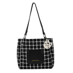 Nouveaux sacs fourre-tout pour femme 2025, grande capacité, noir et blanc, en PU, fermeture éclair, confortables, sacs à main sous le bras, doublure en polyester - Product Image 6
