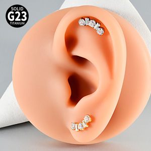 Bijoux de <span class=keywords><strong>piercing</strong></span> tendance <span class=keywords><strong>en</strong></span> titane F136 G23, zircon rond brillant exquis, clous à base plate à filetage interne pour oreille et lèvre - Product Image 3