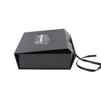 Boîte en papier magnétique pliable de luxe sur mesure pour l'emballage de vêtements et de cadeaux, disponible en plusieurs couleurs avec logo en feuille d'or