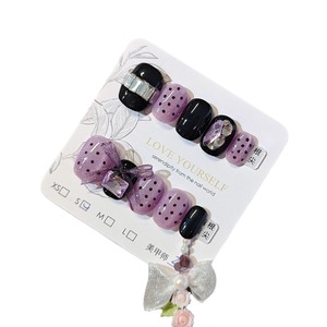 <span class=keywords><strong>Uñas</strong></span> Postizas Acrílicas Reutilizables <span class=keywords><strong>con</strong></span> Diseño de Ojo de Gato Morado, Cuadradas y <span class=keywords><strong>Cortas</strong></span>, <span class=keywords><strong>con</strong></span> Puntos Negros y Adornos de Lazo de Cristal, para un Estilo Atrevido y Romántico - Product Image 5