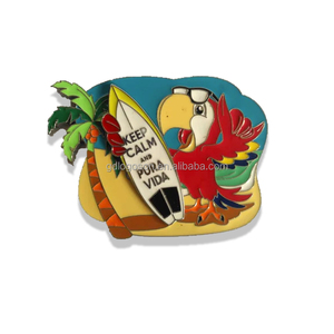 Imán de nevera de metal esmaltado con diseño de tabla de surf 'Keep Calm <span class=keywords><strong>PURA</strong></span> <span class=keywords><strong>VIDA</strong></span> Toucan' de recuerdo de los Ticos del Caribe, de aleación de zinc, magnético, para turistas - Product Image 1