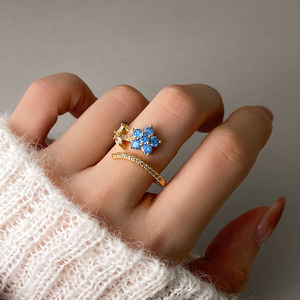 Anillo Floral Abierto Ajustable de Latón con Baño de Oro de 18K, Flor de Circonita Cúbica Azul con Acento de Circonita Cúbica Marquise, Anillo de Declaración para Mujer, Venta al por Mayor - Product Image 4