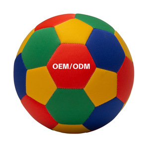ลูกฟุต<span class=keywords><strong>บอล</strong></span>นีโอพรีนแบบนุ่มสำหรับเล่นในร่ม ผลิตตามแบบ OEM พร้อมโลโก้สั่งทำ ขนาด 4 สำหรับเด็กฝึกซ้อม ปลอดภัย หุ้มด้วยผ้า T-Cloth ขนาด 8 นิ้ว เสียงเบา เหมาะสำหรับเล่นชายหาด - Product Image 5
