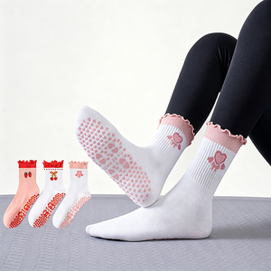 Chaussettes de yoga imprimées fruits pour femmes, antidérapantes, à volants, pour Pilates et fitness, avec picots de maintien, vente en gros - Product Image 4