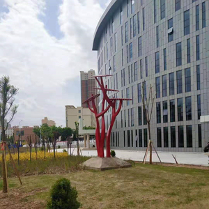 Scultura d'Albero Astratta da Giardino in Acciaio Inossidabile Lucidato Rosso, Decorazione Urbana Moderna 3D con Colore Personalizzabile - Product Image 3