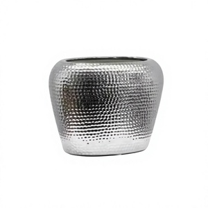 Maceta de Aluminio Hecha a Mano, Ecológica, para Bodas, con Diseño Martillado Moderno, Niquelada, Florero Decorativo para el Hogar - Product Image 1