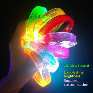 Bracelet <span class=keywords><strong>lumineux</strong></span> LED personnalisé <span class=keywords><strong>pas</strong></span> <span class=keywords><strong>cher</strong></span> en acrylique coloré, bracelet à bulles LED clignotant, accessoires de concert, bracelet à bulles LED - Product Image 1