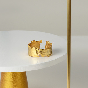 El nuevo anillo de crepé quemado de <span class=keywords><strong>plata</strong></span> esterlina S925 presenta una elegante apertura de anillo irregular - Product Image 3