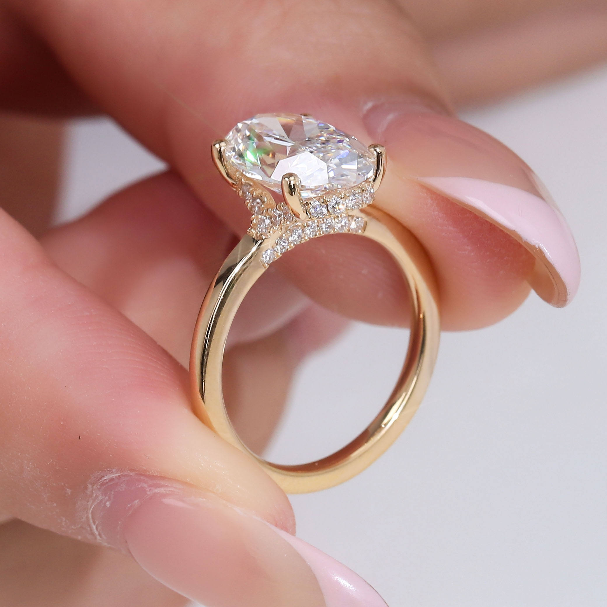 แหวนเพชรโมอิสซาไนต์ทองคำ 18K สีเหลือง