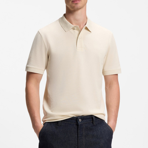 Polo refinado para hombre, diseñado para un movimiento cómodo, con una forma elegante y un estilo casual moderno. - Product Image 1