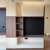Meuble TV moderne sur mesure avec rangement intégré, unité murale multimédia flottante pour salon