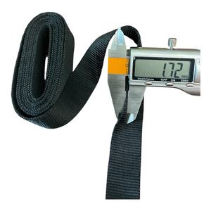 Sangle de fixation en polyester noir brillant rayé, largeur 25 mm, capacité 0,8 tonne, durable, pour le transport de marchandises - Product Image 1
