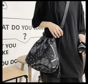 मिनी बाल्टी drawstring बैग Suppliers-2021 कोरियाई आला आईएनएस नई आगमन डिजाइनर मिनी Drawstring Bandana पर्स अनुकूलित विंटेज लड़कियों नृत्य कंधे बाल्टी बैग