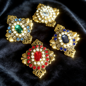 Broche Clásico de Aleación Chapado en Oro con Forma de Flor, Pin de Cruz, Lujoso y Elegante para Fiesta, Boda, Compromiso, Regalo para Damas - Product Image 1