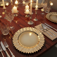 Assiettes de présentation rondes plates dorées de luxe de 13 pouces en plastique, durables et réutilisables pour mariages, anniversaires, dîners, événements de remise de diplômes et décorations