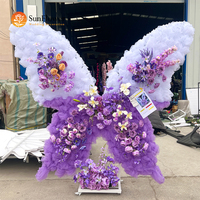 Décoration murale géante de papillons et de fleurs réalistes faits à la main, parfaite pour les décors de mariage et les accessoires d'événements