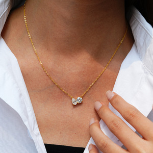 Collier pendentif en moissanite à deux pierres, argent sterling 925 avec chaîne plaquée or, collier solitaire rond à taille poire pour femme - Product Image 1