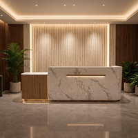 Comptoir de réception moderne en marbre avec façade en lattes de bois et finition dorée pour hôtel, salon, bureau, clinique - Vente en gros de mobilier