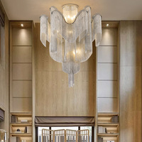 Lobby d'hôtel grand projet luxe grandes lumières art nordique artisanat métal aluminium chaîne lustre suspension