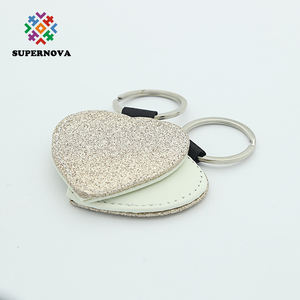 Llavero de Cuero con Forma de Corazón Brillante y Logotipo Personalizado, Sublimable, para Mosquetones y Llaveros Promocionales, Hecho en China - Product Image 4