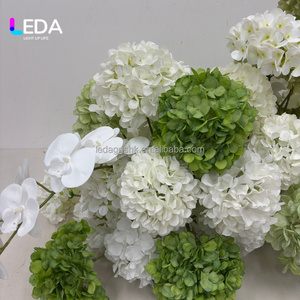 โรงงาน LEDA ผลิตและจำหน่ายโดยตรง ลูกบอลดอกไฮเดรนเยียสีเขียวขาว ดอกไม้ประดิษฐ์จากผ้าไหม สำหรับตกแต่งงานแต่งงานและงานอีเว้นท์ - Product Image 5