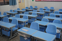 Ensemble bureau et chaise réglables modernes pour la pause déjeuner à la maison ou à l'école, idéal pour l'apprentissage en classe, le sommeil et l'étude des étudiants