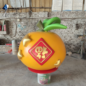 Sculpture de <span class=keywords><strong>chat</strong></span> de dessin animé de nouvel an-Kitty en fibre de verre joyeux tenant un arbre fruitier pour centres commerciaux et hôtels (année personnalisable) - Product Image 3