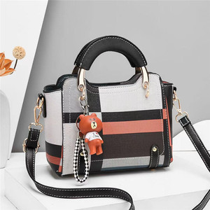 <span class=keywords><strong>2022</strong></span> femmes petit ours pendentif bandoulière sacs à main fermeture éclair couture Technique élégant commerce extérieur sacs à bandoulière explosif - Product Image 3