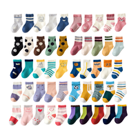 Lot de 5 pièces de chaussettes antidérapantes pour bébé, lot de 40 modèles personnalisés, chaussettes pour enfants (vieux), cheville en coton doux pour garçons et filles, dessin animé mignon