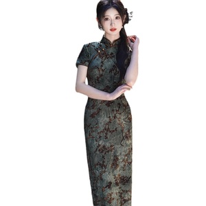 Nuevo Cheongsam Elegante de Terciopelo con Estampado Tie-Dye Estilo Chino Mejorado para Verano-Otoño 2026, Talla Grande, Largo, Regalo para Madre en Bodas y Banquetes - Product Image 5