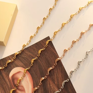 <span class=keywords><strong>Collier</strong></span> Minimaliste Chic Plaqué Or 18K avec Pendentif <span class=keywords><strong>Dauphin</strong></span> Scintillant – Nouveauté Bijoux pour Femme en Gros - Product Image 4