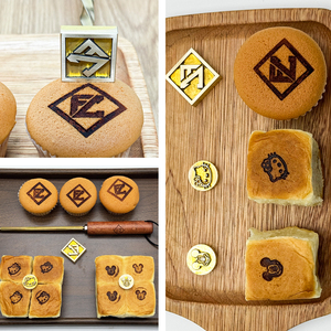<span class=keywords><strong>Timbre</strong></span> en fer <span class=keywords><strong>personnalisé</strong></span> pour gâteau Burger Marque 3CM Logo de dessin animé Moule en laiton de feu Tampon chaud pour la fabrication de gâteaux de pain de mariage - Product Image 2