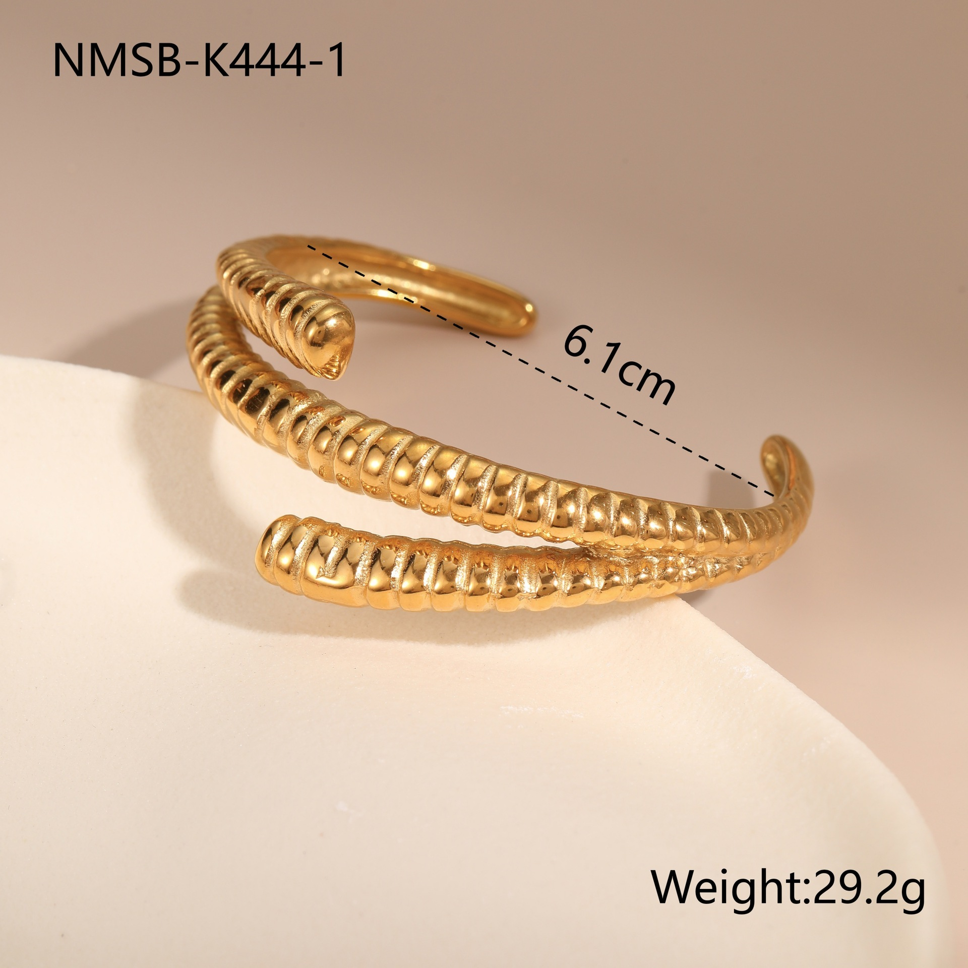 NMSB-K444-1 สร้อยข้อมือลายทางแนวตั้งสีทอง