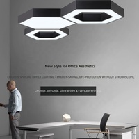 Panneau de plafond hexagonal en aluminium rétroéclairé par LED, tissu extensible imprimé UV personnalisé, éclairage de grille moderne pour bureaux et espaces commerciaux, ignifuge B1