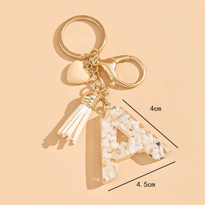 Porte-clés et pendentif de sac pour femme, design simple et élégant, avec 26 lettres, pour gobelet - Product Image 1
