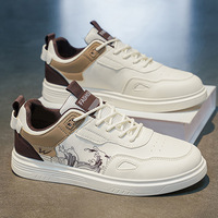Chaussures pour hommes de style rétro, fabrication OEM, chaussures de skate respirantes en cuir PU pour l'automne, baskets décontractées polyvalentes pour étudiants