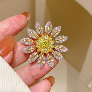 brooches French Style High-end Rotatable Sunflower <b>Brass</b> Brooch Simple Luxury Super Shiny Pin Buckle fashion jewelry brooches - Product Image 1