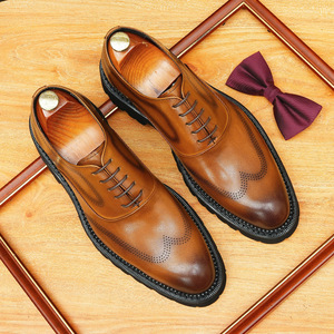 Chaussures habillées formelles pour hommes, style rétro britannique, en cuir brocart gravé, à bout carré, respirantes, grandes tailles, noires, pour mariage - Product Image 1