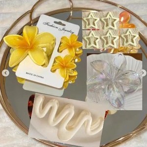 Pinzas de Pelo con Flor de Plumeria para Mujer, Accesorios para el Cabello Estilo Vacaciones en la Playa, Pinza de Tiburón Elegante para Peinados Recogidos - Product Image 2