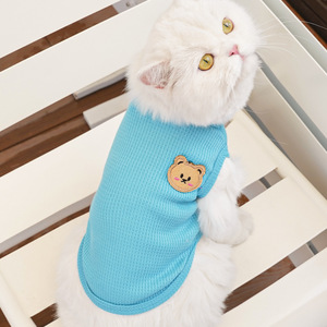 เสื้อกั๊กสัตว์เลี้ยงลายหมีเท็ดดี้สำหรับฤดูร้อน ผ้าตาข่ายระบายอากาศ สำหรับสุนัขและแมวขนาดเล็กถึงกลาง ดีไซน์น่ารัก เสื้อผ้าสไตล์เสื้อกั๊กทำจากเส้นใยอะคริลิก - Product Image 4