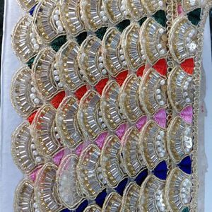 ขอบลูกไม้ประดับมุกหนักแน่นสำหรับผ้าส่าหรี เลเฮนกา เสื้อผ้า และผ้าคลุมไหล่ - Product Image 1