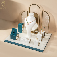 Espositore per Gioielli in Pelle di Alta Gamma Personalizzato per Vetrine di Negozi al Dettaglio