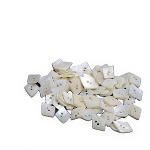 Botones de Costura Hechos a Mano Ecológicos de 2 Agujeros, Personalizables, de Concha Natural Color Madreperla, Redondos de 10 mm, Estilo Indio - Product Image 1