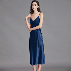 Chemise de nuit d'été à bretelles spaghetti pour femmes de <span class=keywords><strong>grande</strong></span> <span class=keywords><strong>taille</strong></span> Chemise de nuit longue couleur marine en <span class=keywords><strong>soie</strong></span> glacée Robe camisole sexy de style long pour la maison - Product Image 2
