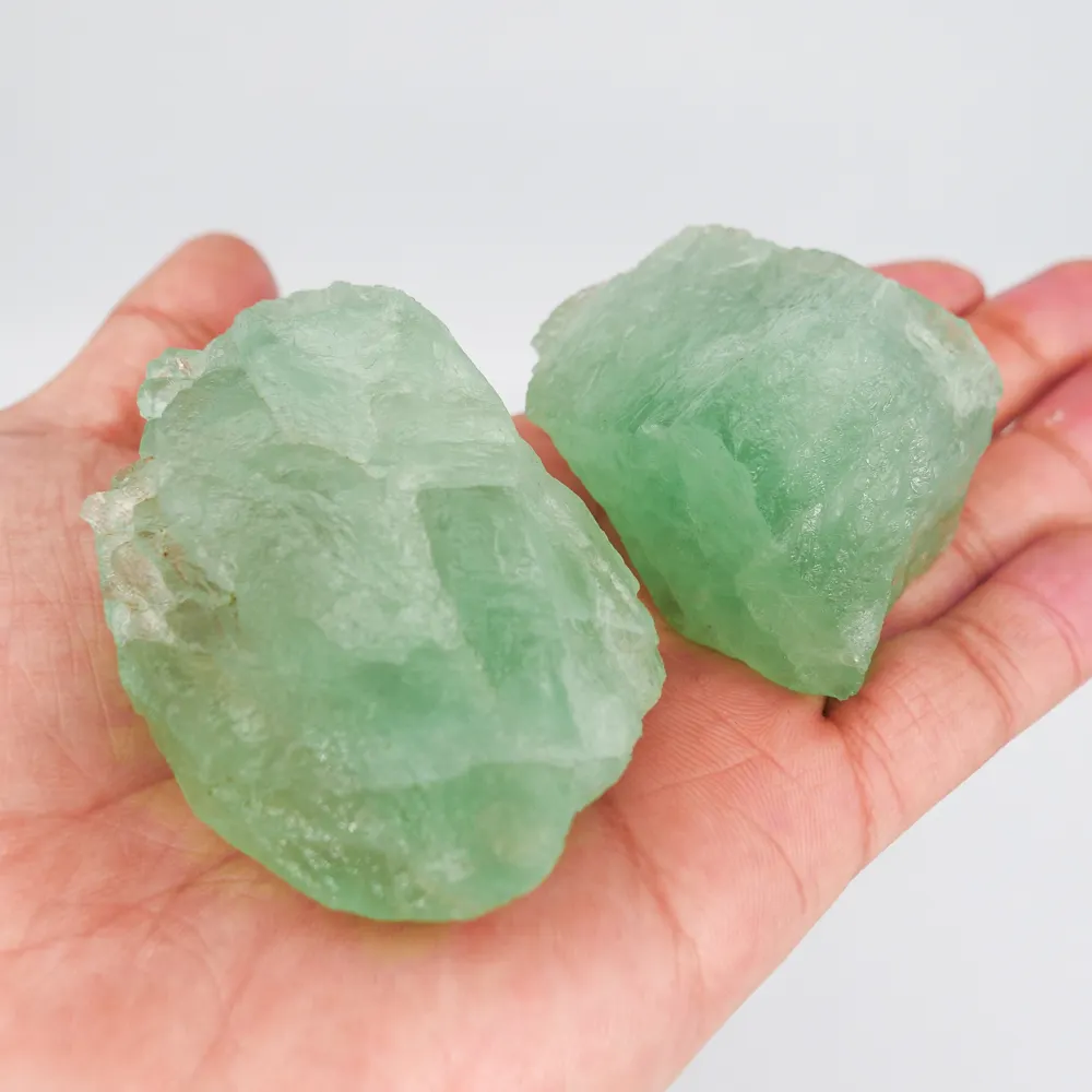 Venta al por mayor Natural curación cristales piedra Semi-preciosa difusa piedra 7 Charkra pequeño bruto verde crudo fluorita para la meditación