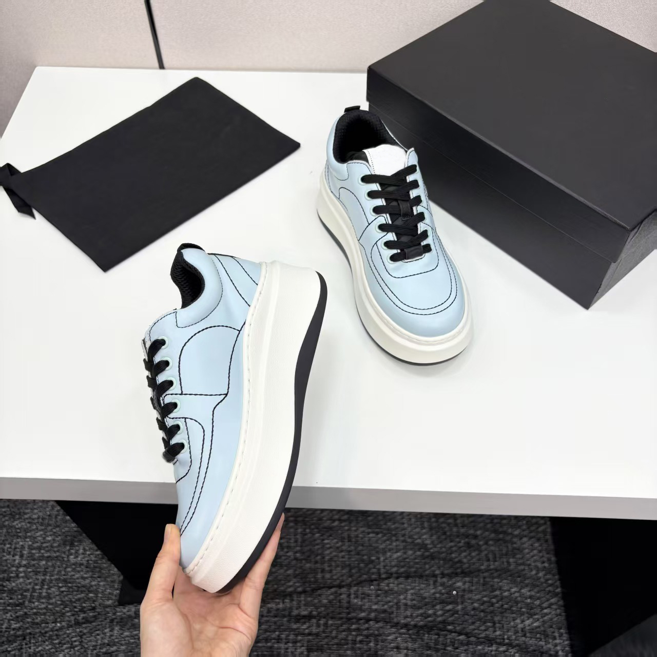 Gris
