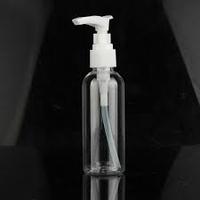 Machine de capsulage par aspiration, pour pompe à lotion