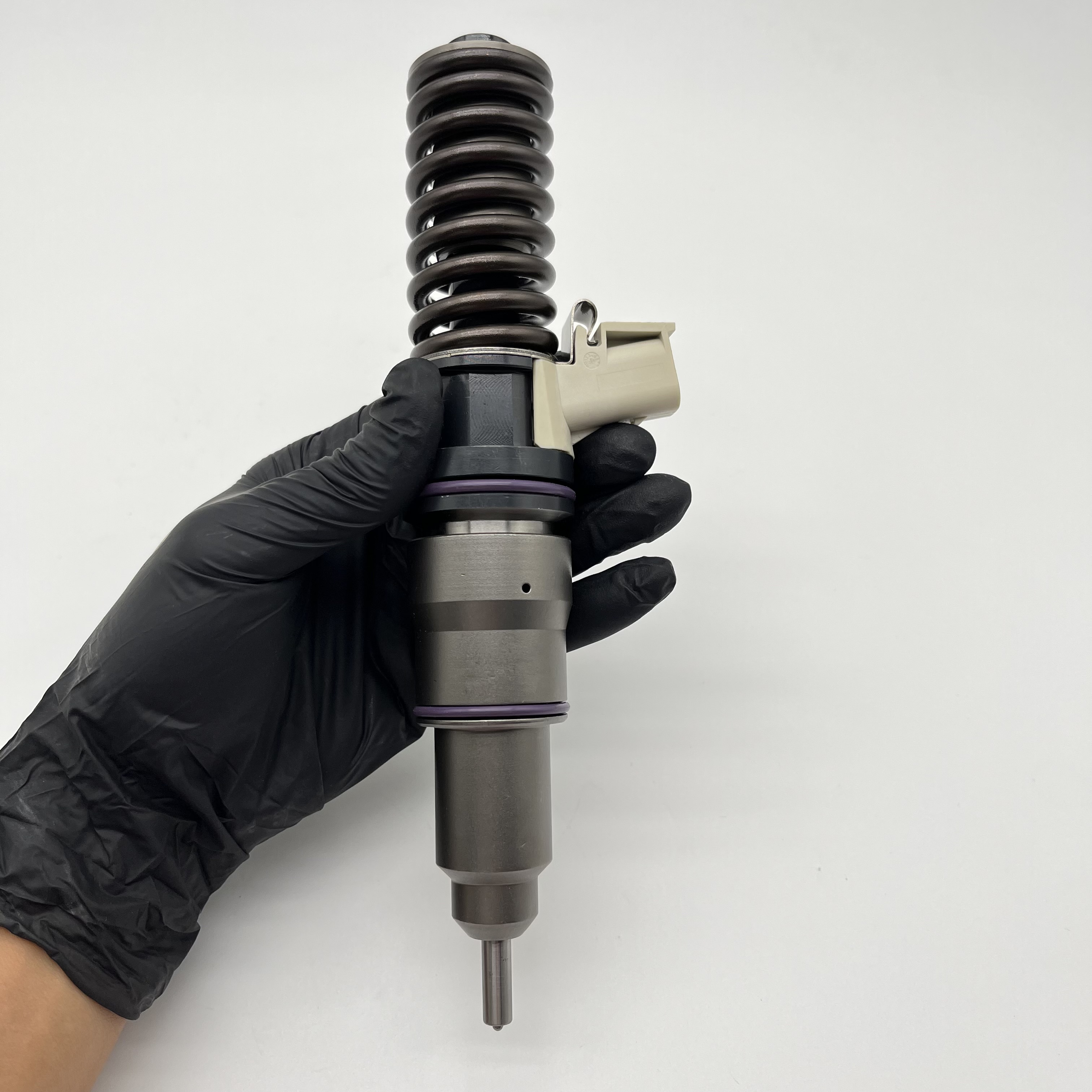High Performance 4 PINS Common Rail Fuel Injector 21164808 BEBE4G06001 for NISSAN MD13
