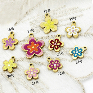 ช่อดอกไม้เคลือบเงา |   จี้รูปดอกไม้สแตนเลสสตีลชุบทอง 18K PVD สำหรับทำเครื่องประดับ กันน้ำและป้องกันอาการแพ้ - Product Image 4