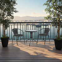 Mobilier d'extérieur en métal et bois au design moderne Table en verre trempé avec crème solaire pour salle à manger ou hôtel Couleurs à la mode